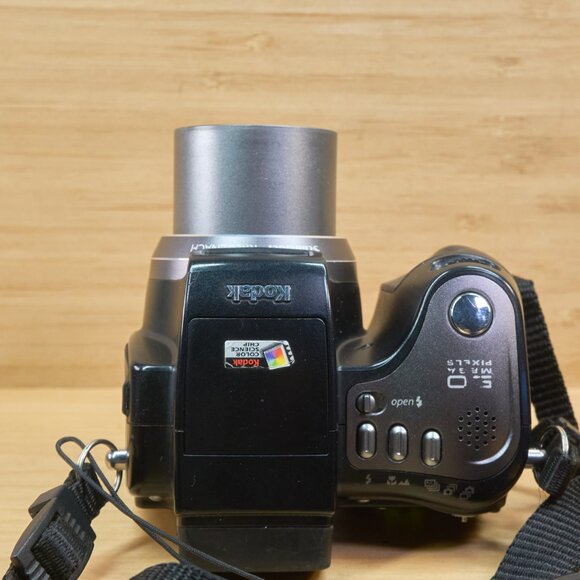 Kodak EasyShare DX7590 5 MP 10x Optical Zoom Digital Camera - Picture 4 of 8